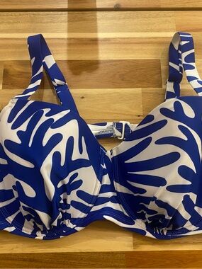 Kona Sol Blue and White Wave-Print Bikini Top